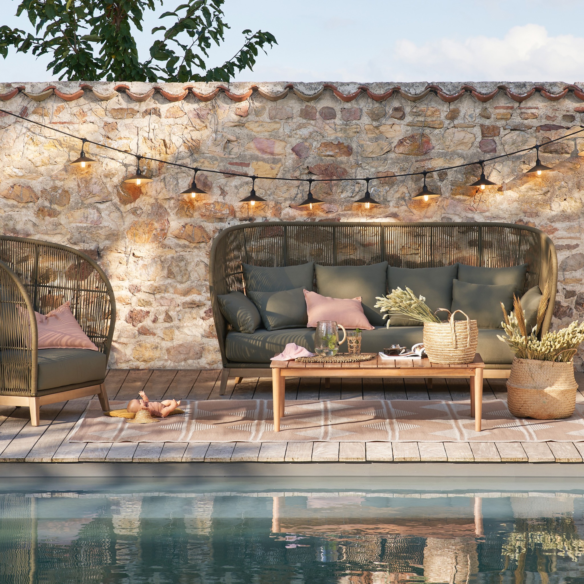 terrasse avec mur en pierres