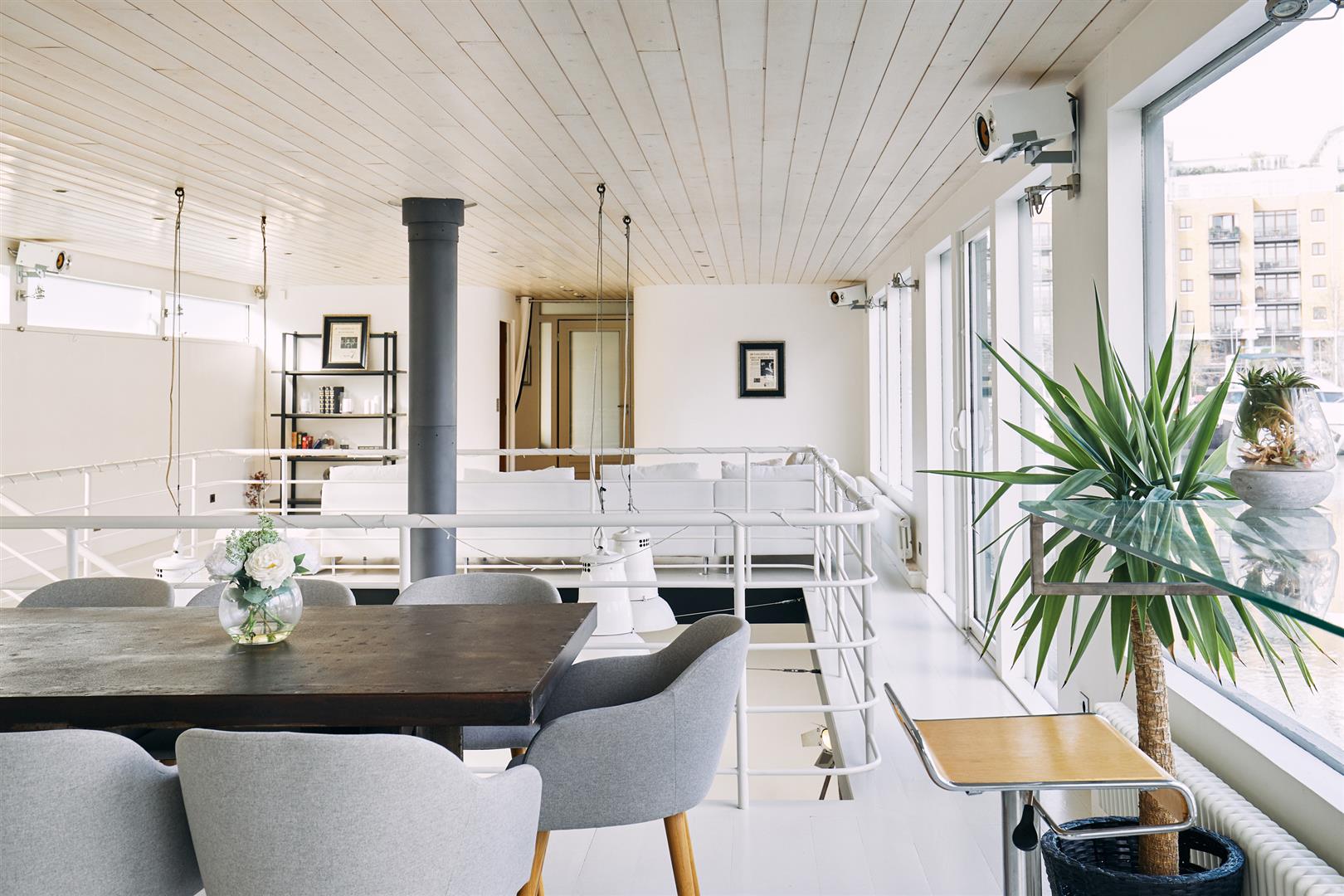 salon houseboat décoration design