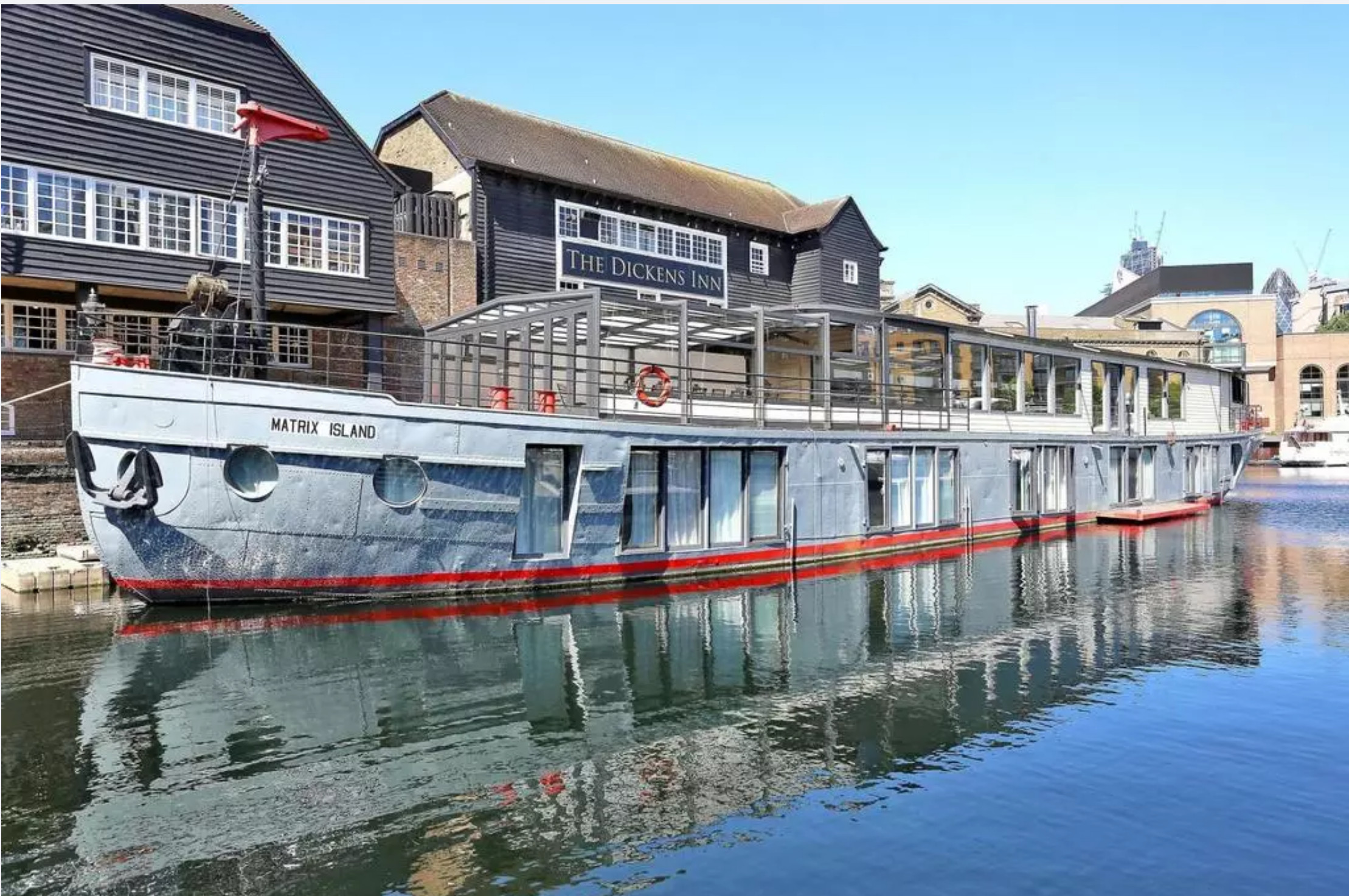 houseboat Matrix Island Londres