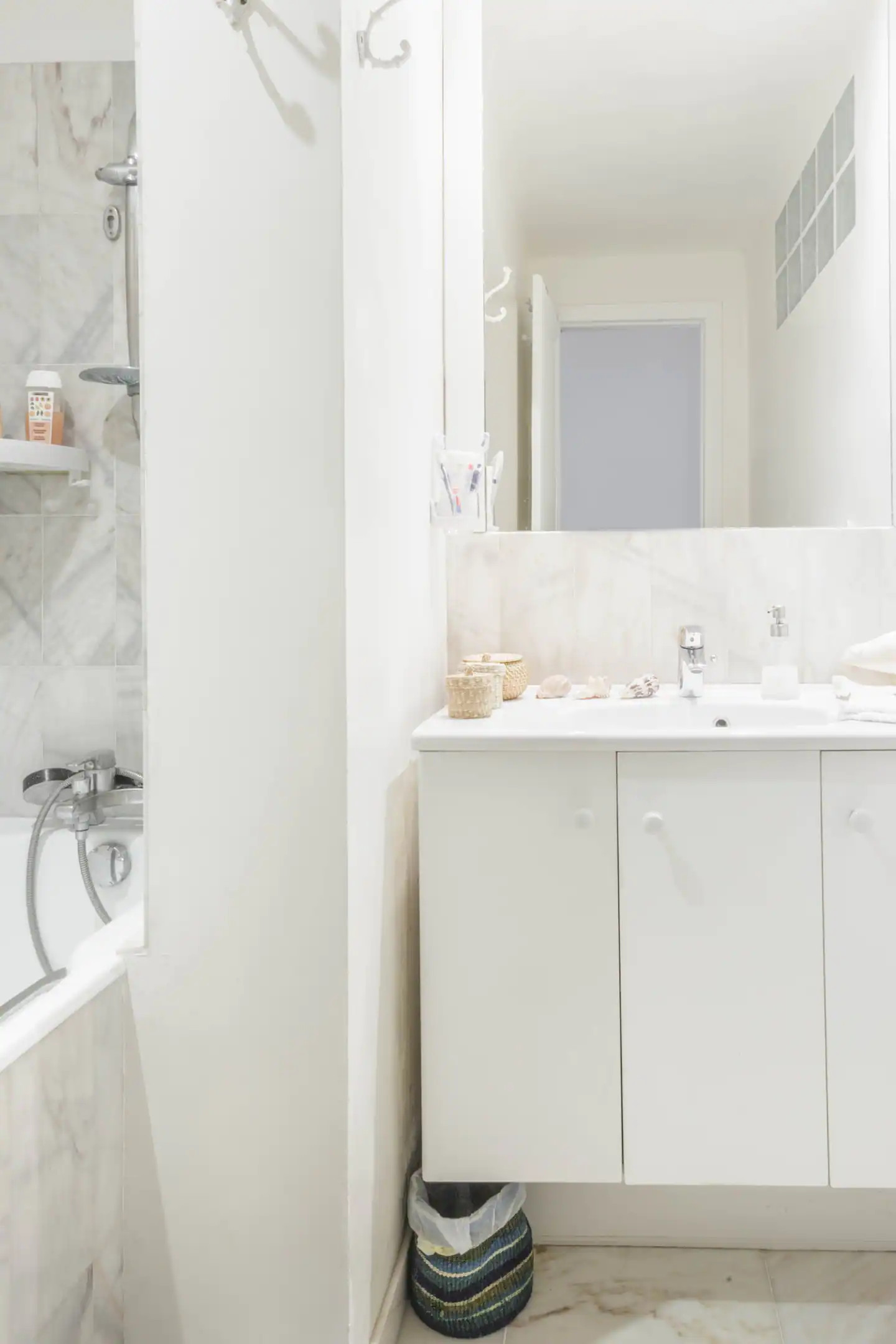 salle de bain blanche