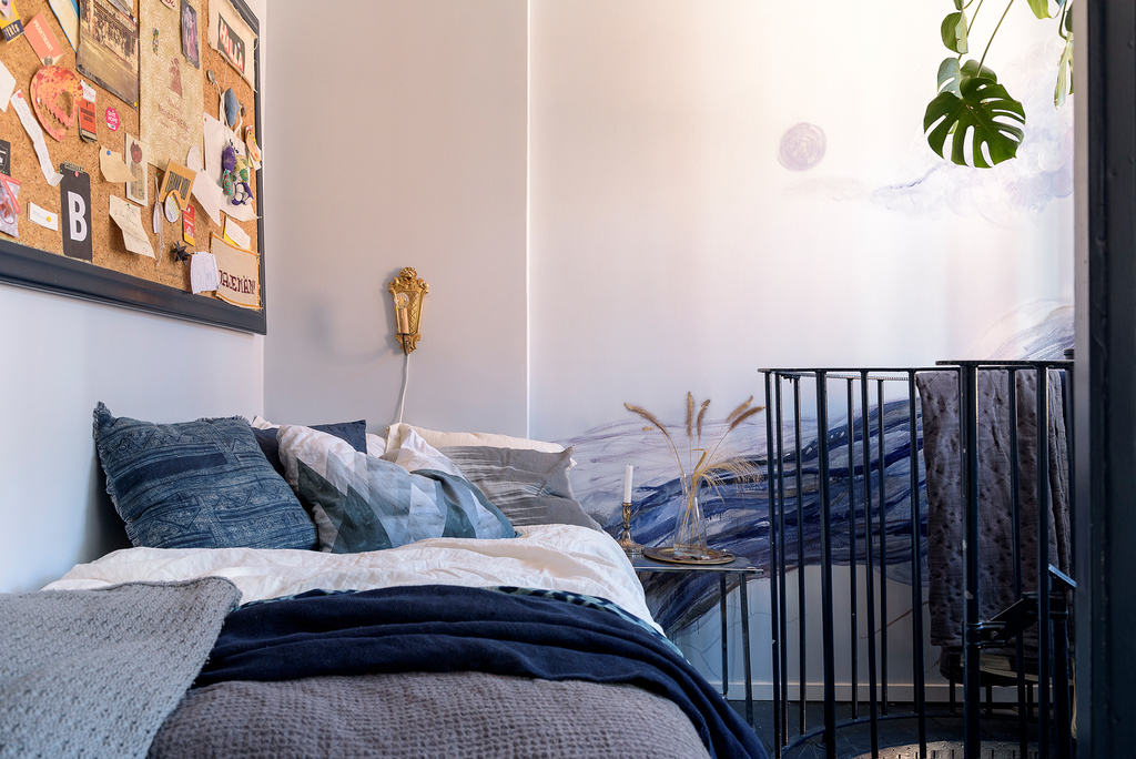 chambre avec fresque murale