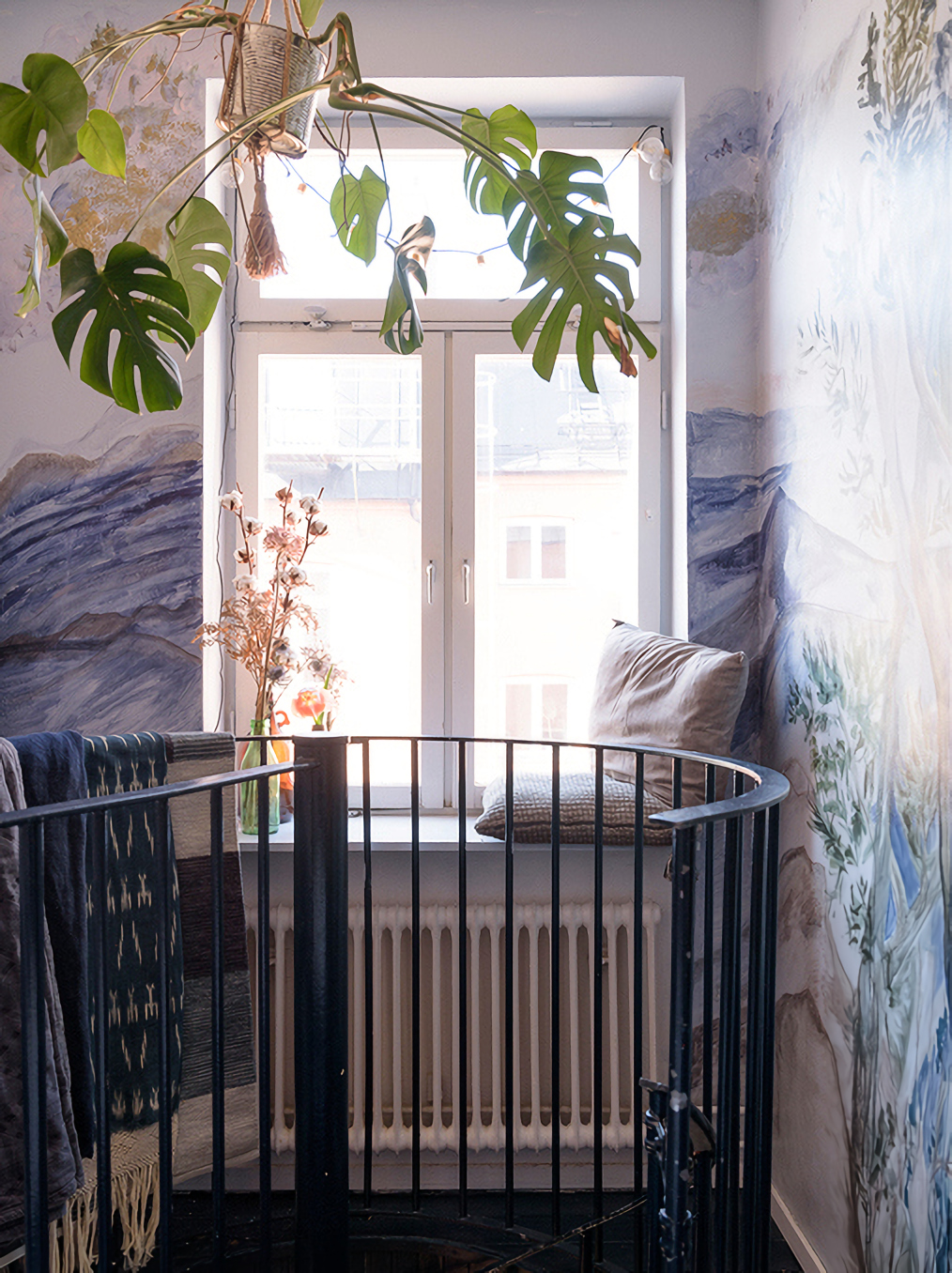 chambre avec fresque murale