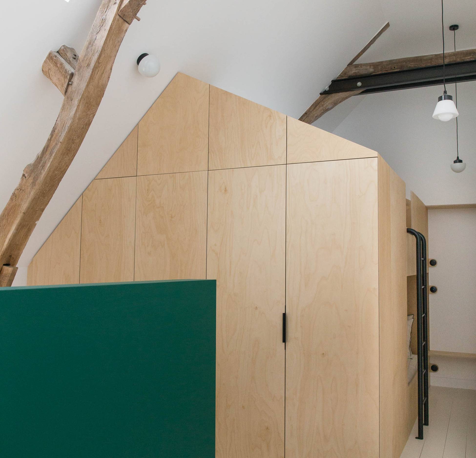 chambre contemporaine verte grange rénovée