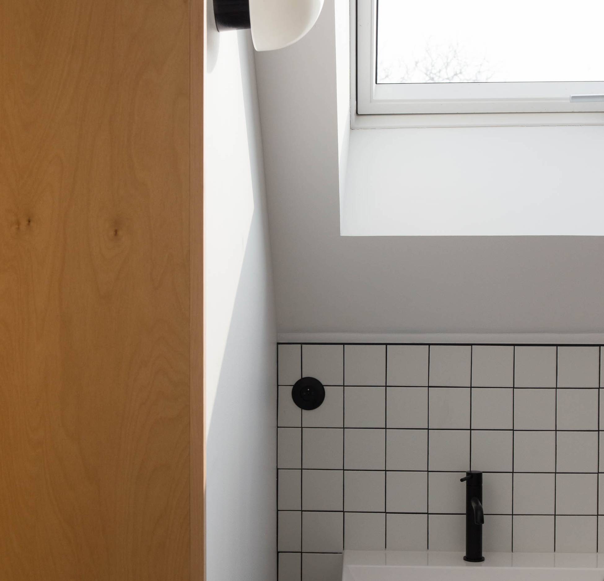 salle de bain avec velux