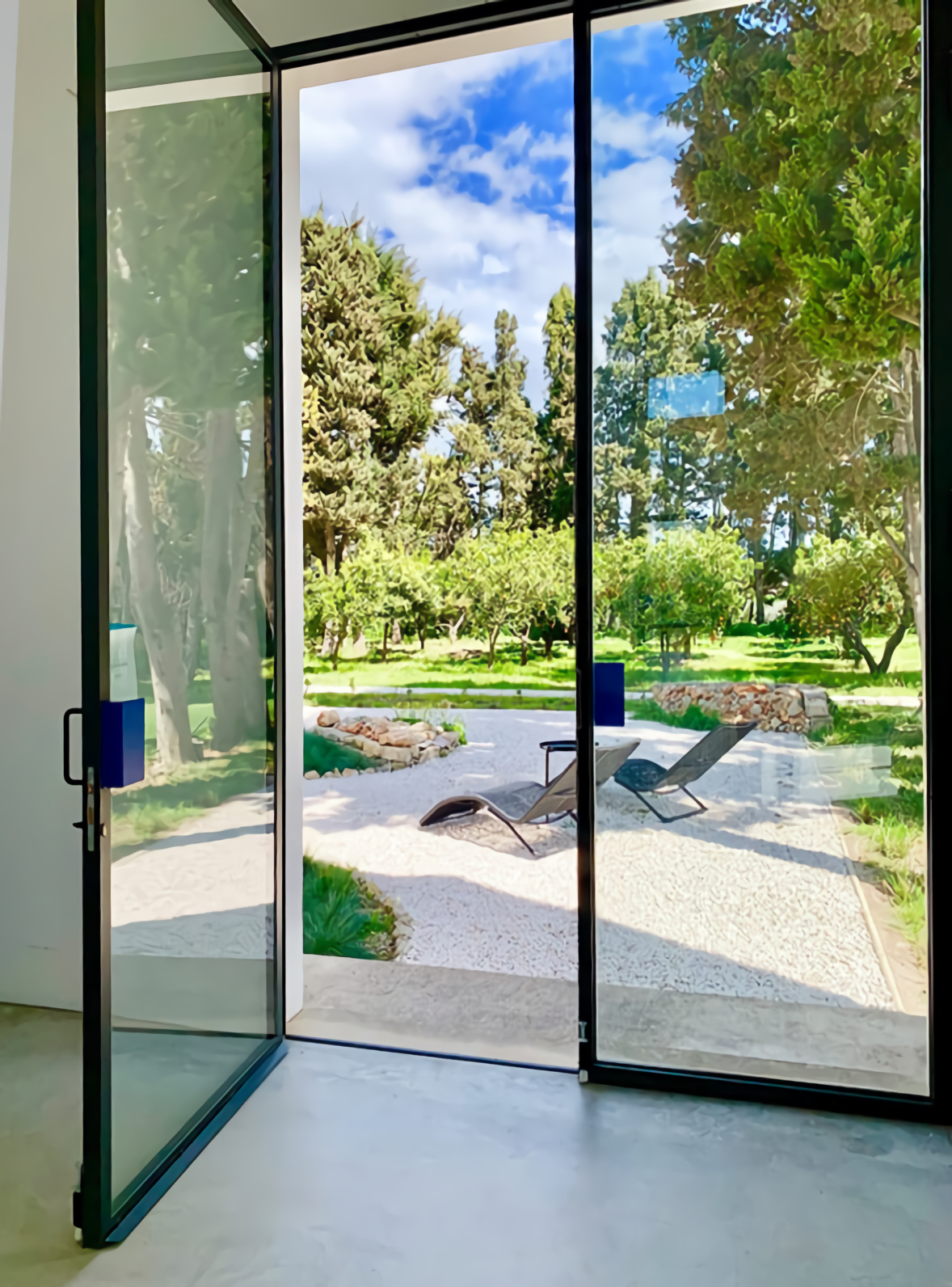 porte en verre et en acier à double battant