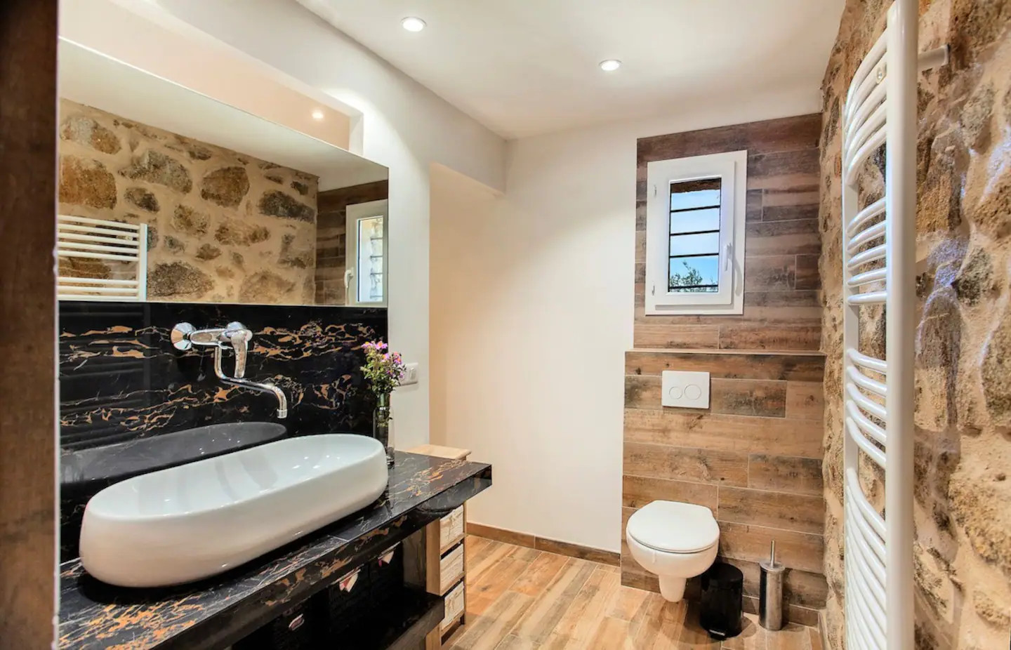 salle de bain maison en pierres rénovée
