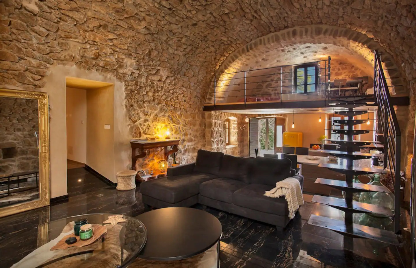 salon maison en pierres rénovée