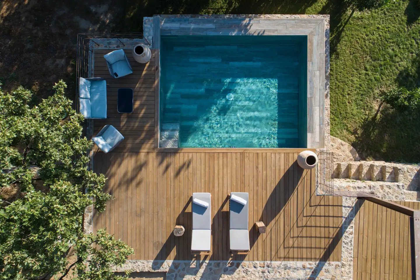 terrasse bois avec piscine