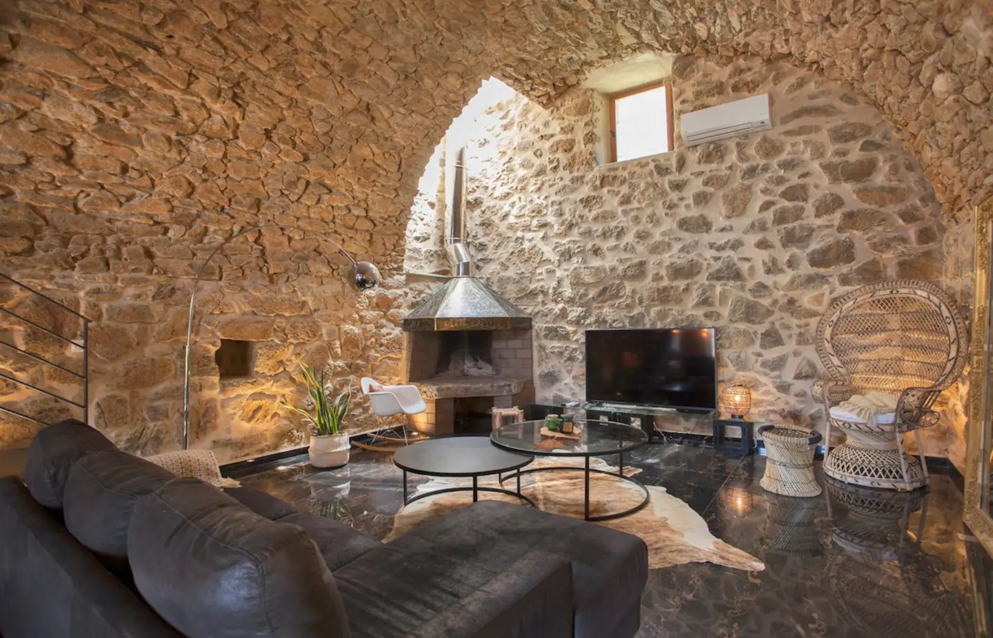 salon maison en pierres rénovée