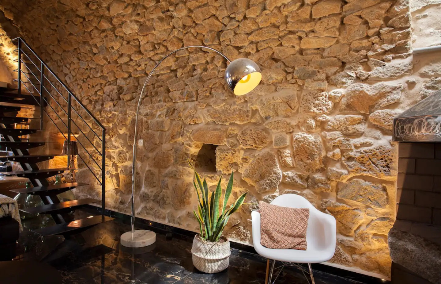 salon maison en pierres rénovée