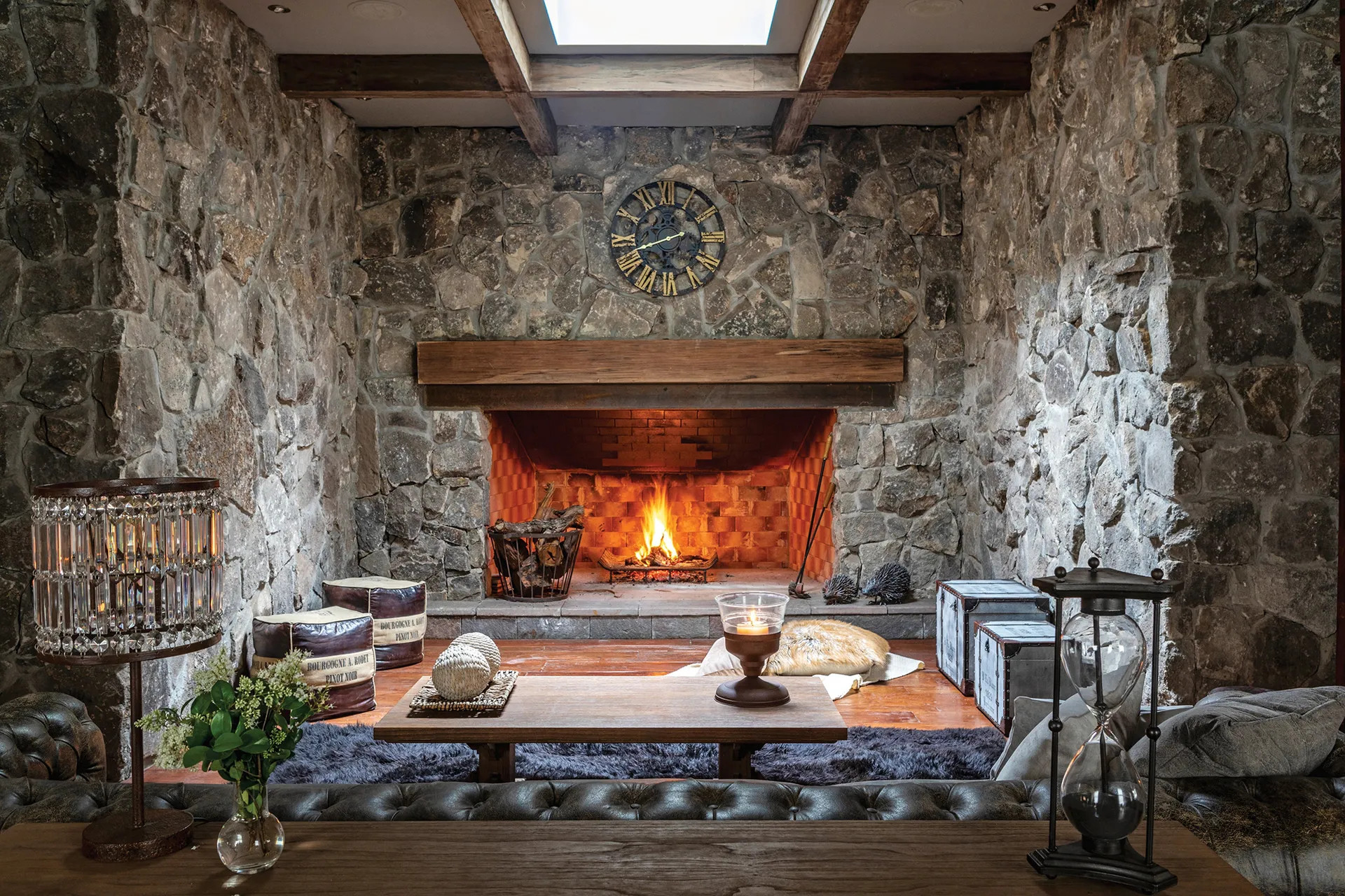 salon maison en pierres