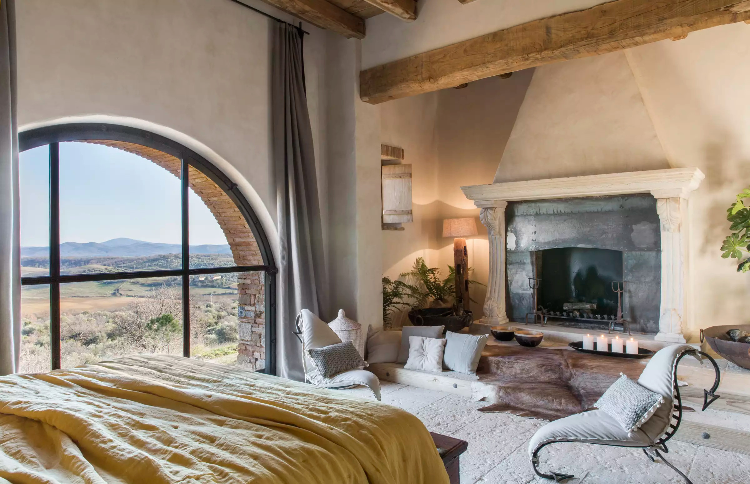 chambre maison rénovée en pierres