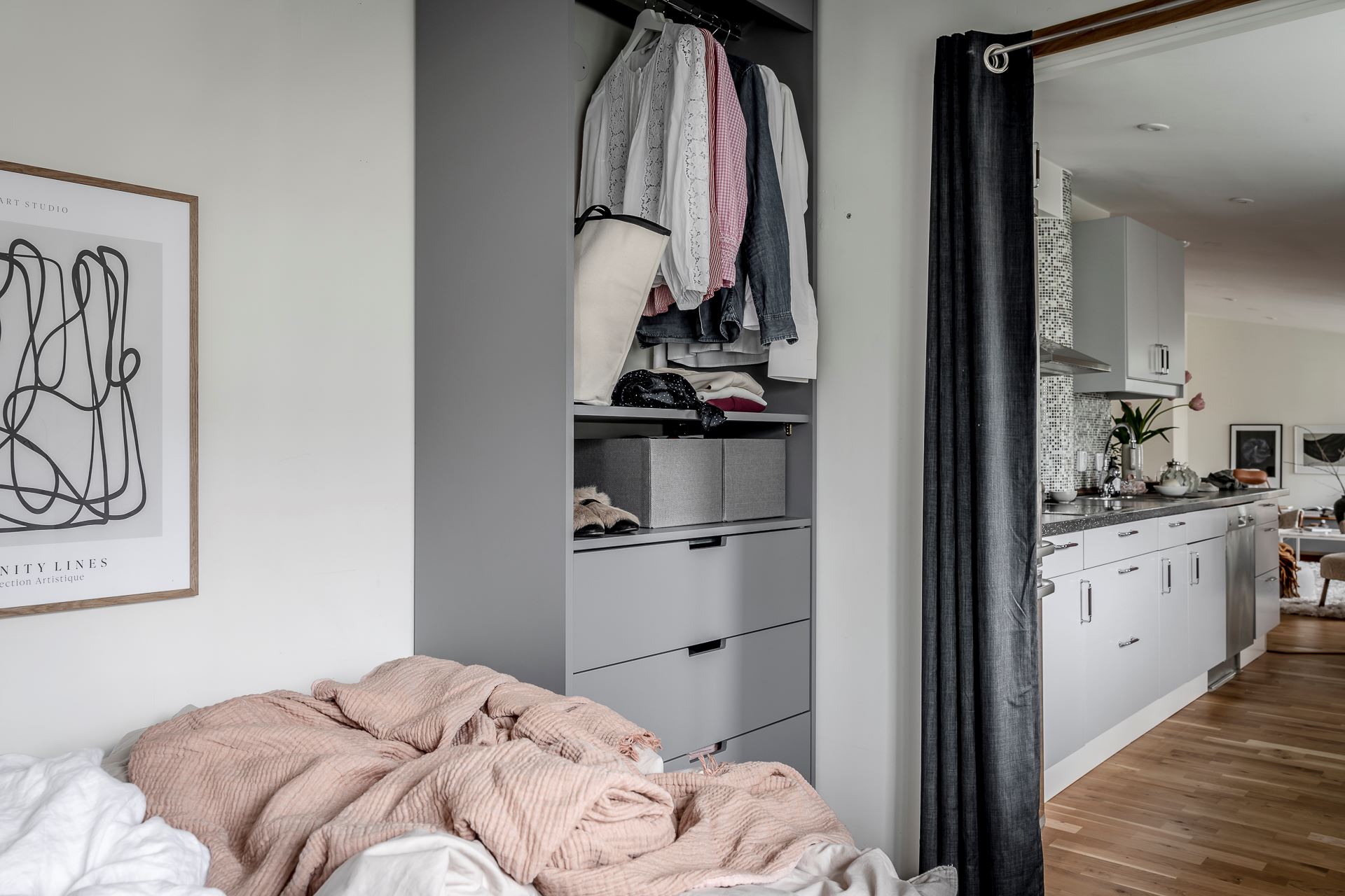 chambre avec dressing ouvert