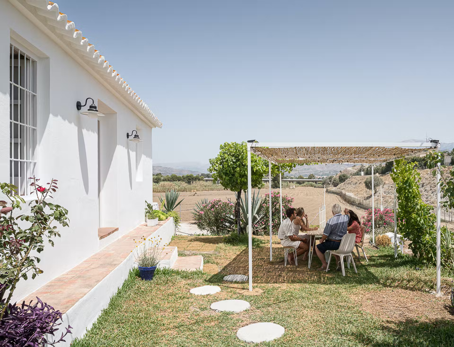terrasse avec pergola acier et canisses terrasse avec pergola acier et canisses