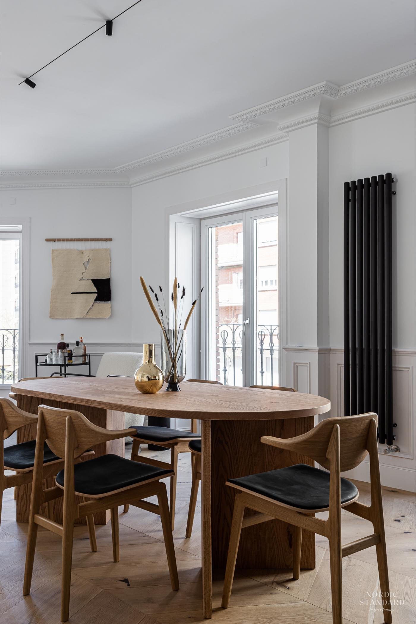 salle à manger table ovale en bois