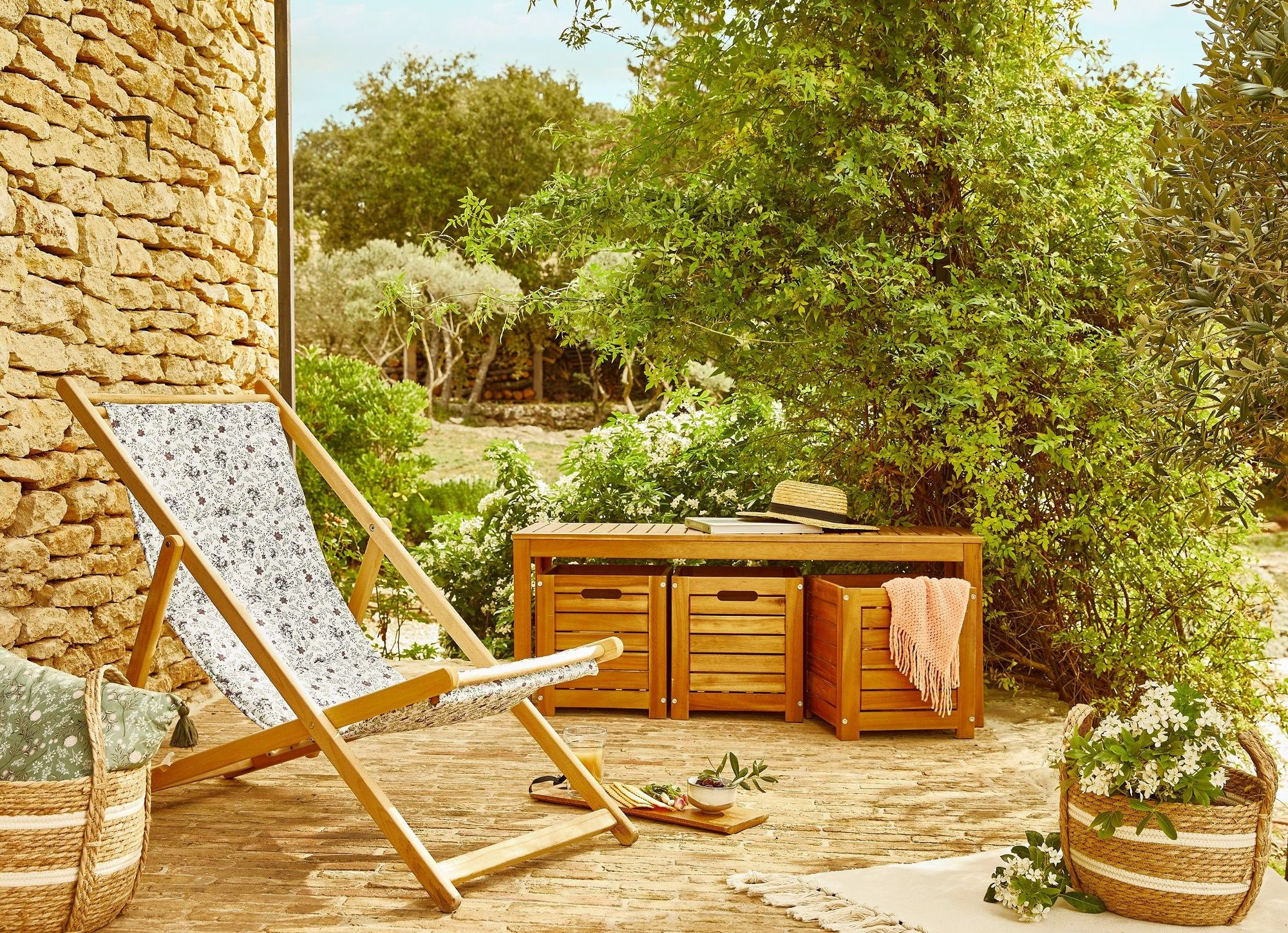 terrasse aménagée en pierres