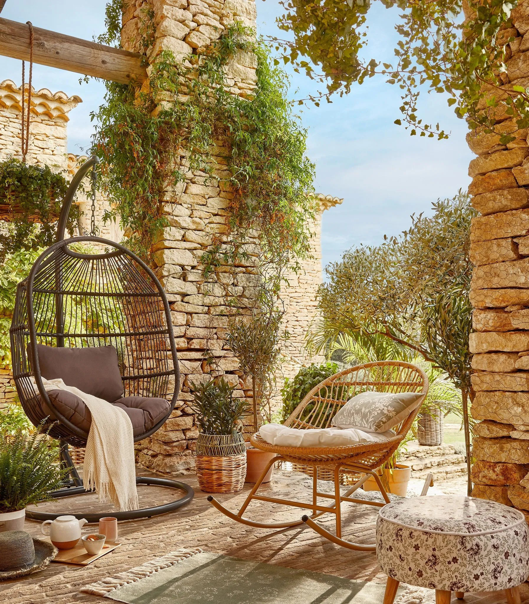 terrasse aménagée maison en pierres
