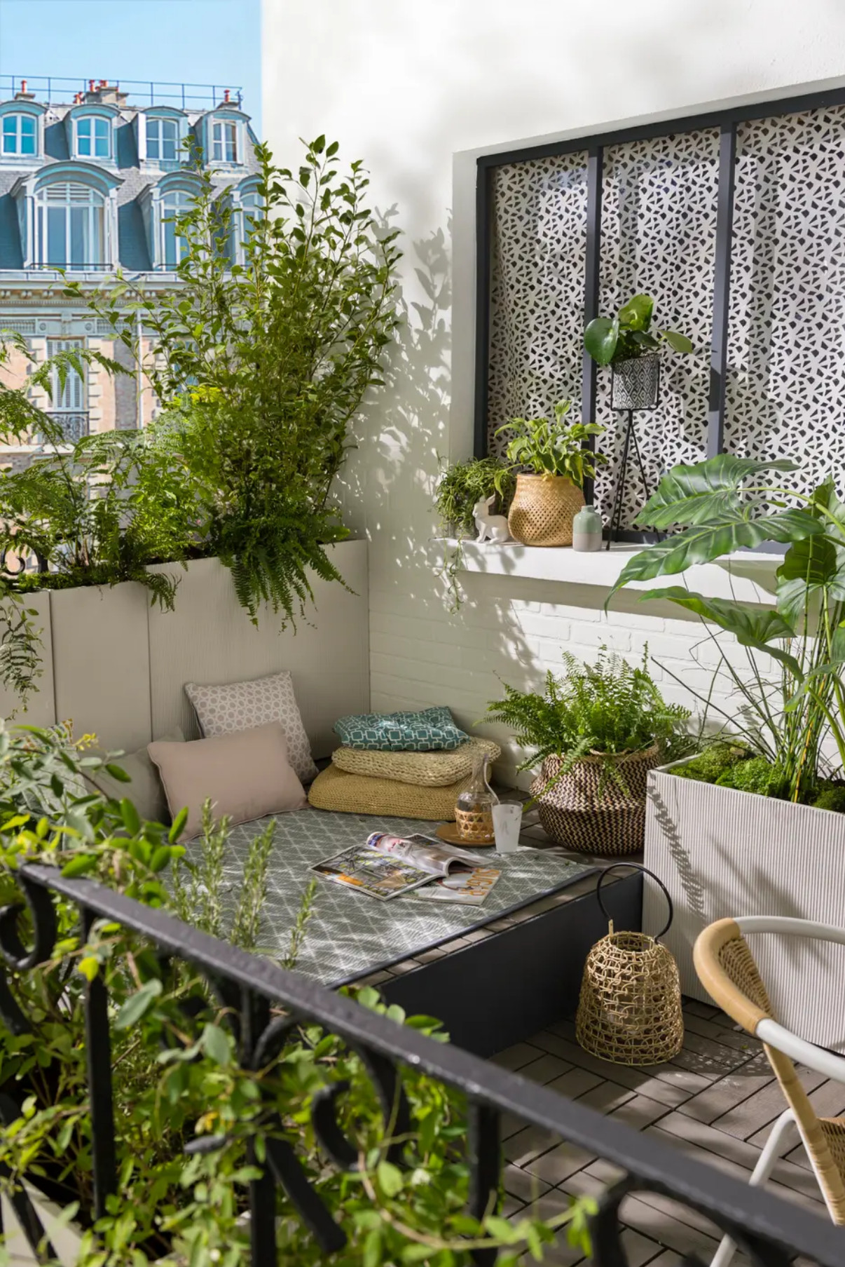 balcon aménagé avec plantes