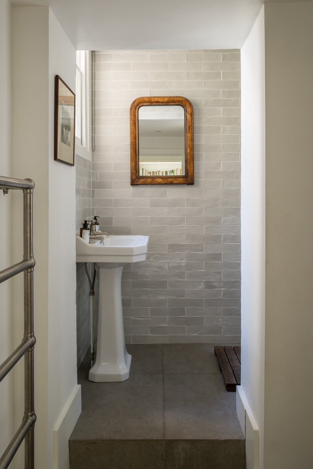 salle de bain grise