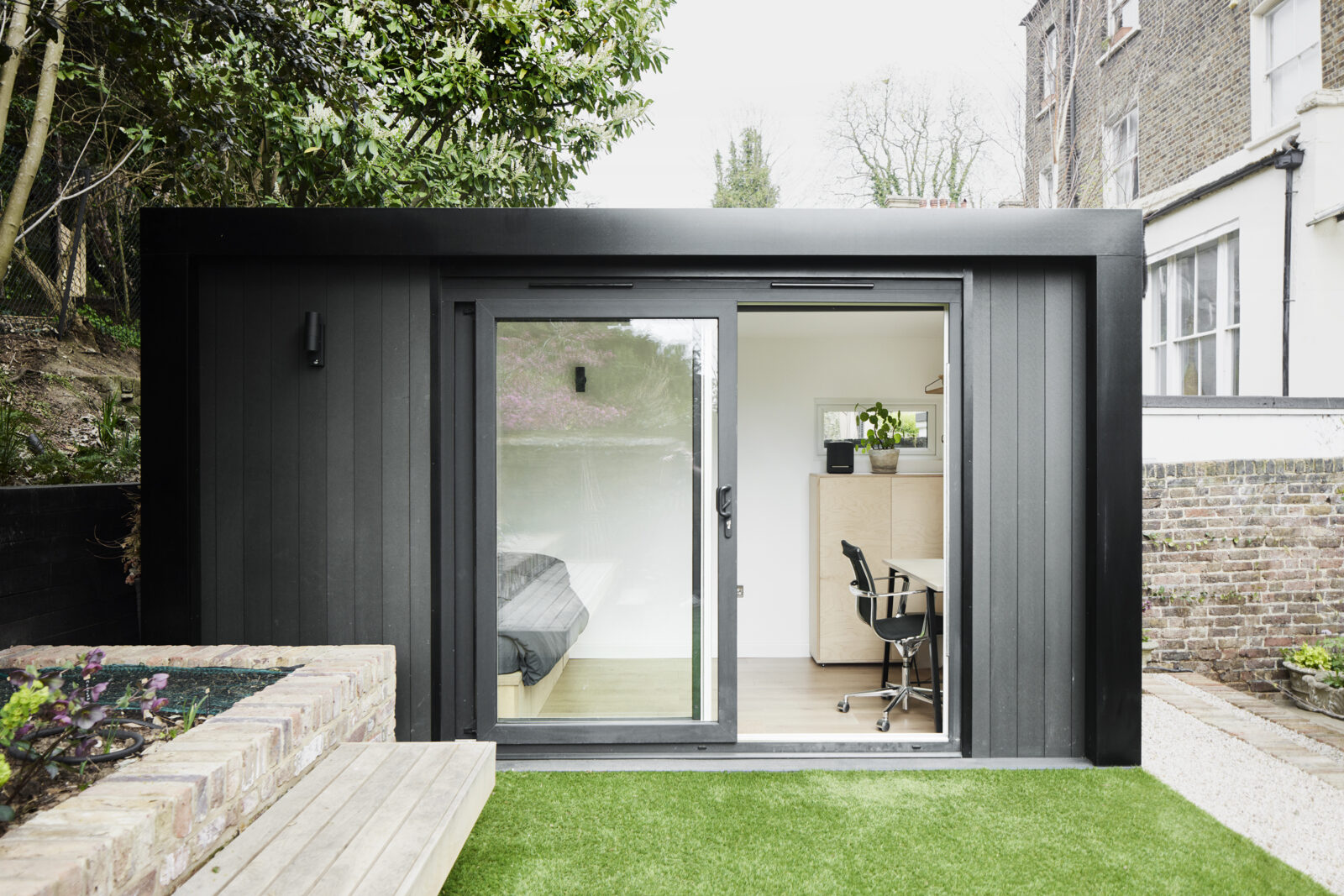 jardin de ville avec studio de jardin