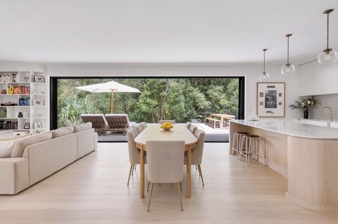 salon maison contemporaine en bois