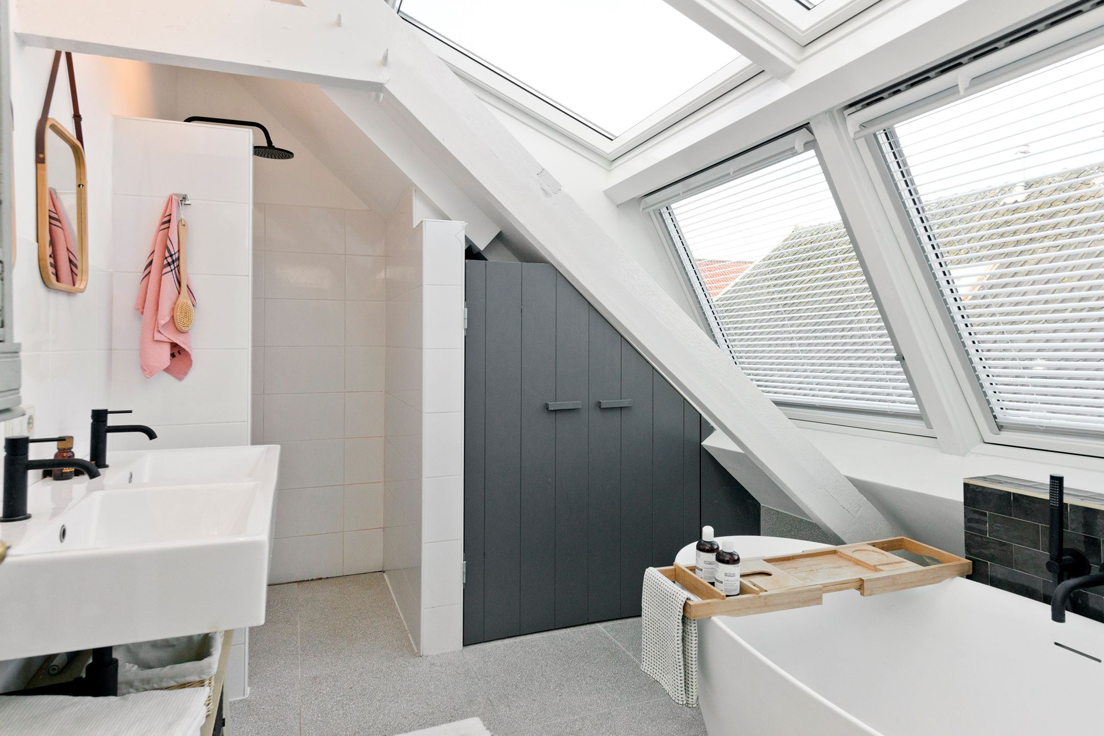 salle de bain design sous combles
