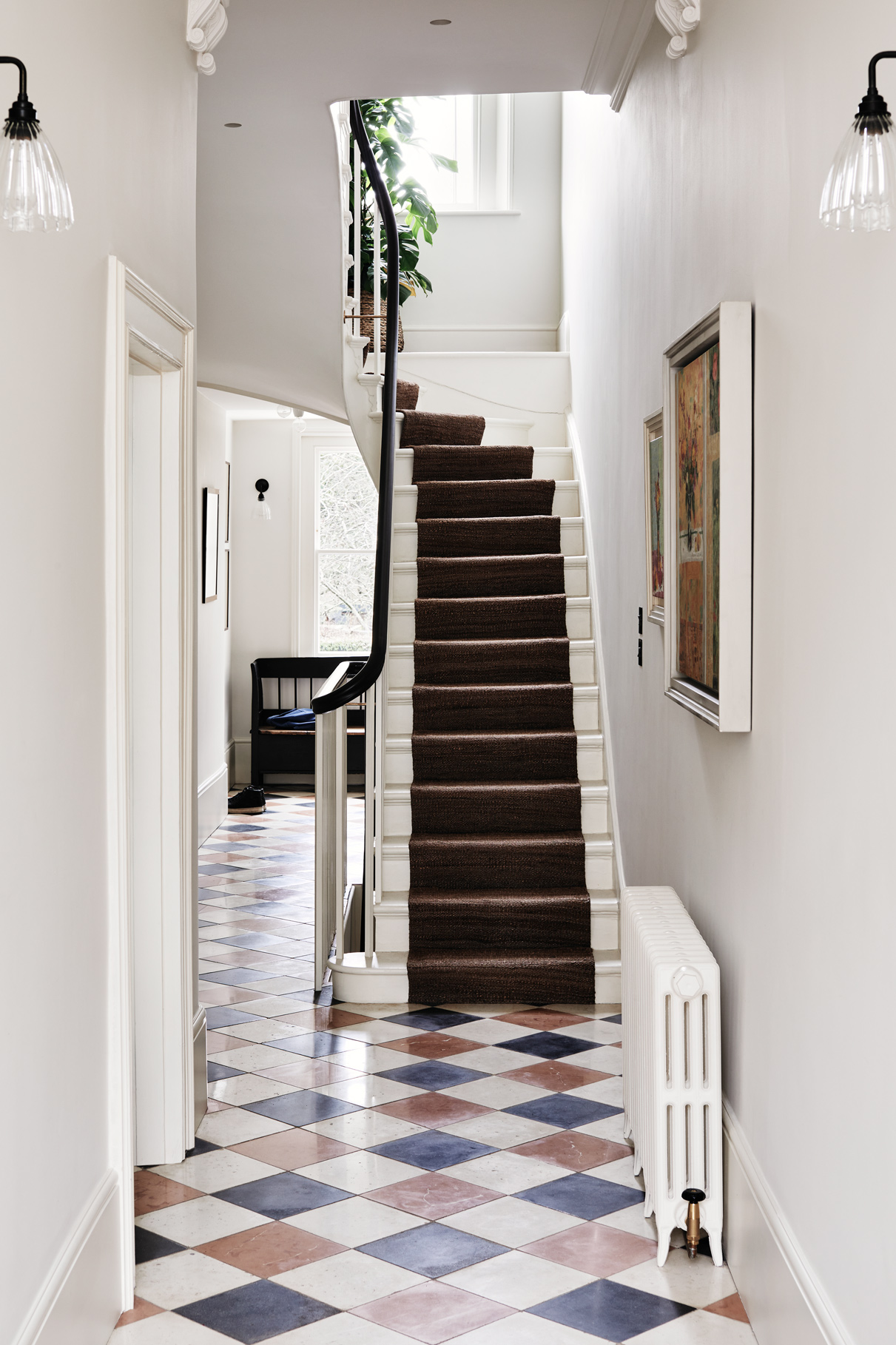 entrée avec sol à damier maison rénovée Londres entrée avec sol à damier maison rénovée Londres