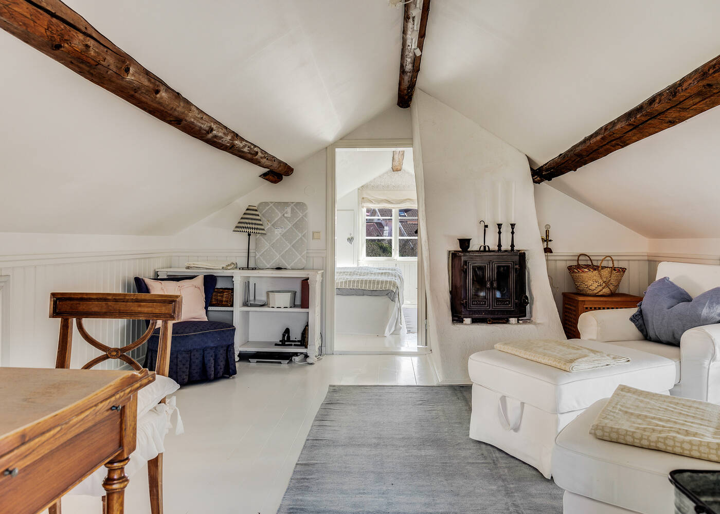 salon sous combles petite maison 57m2