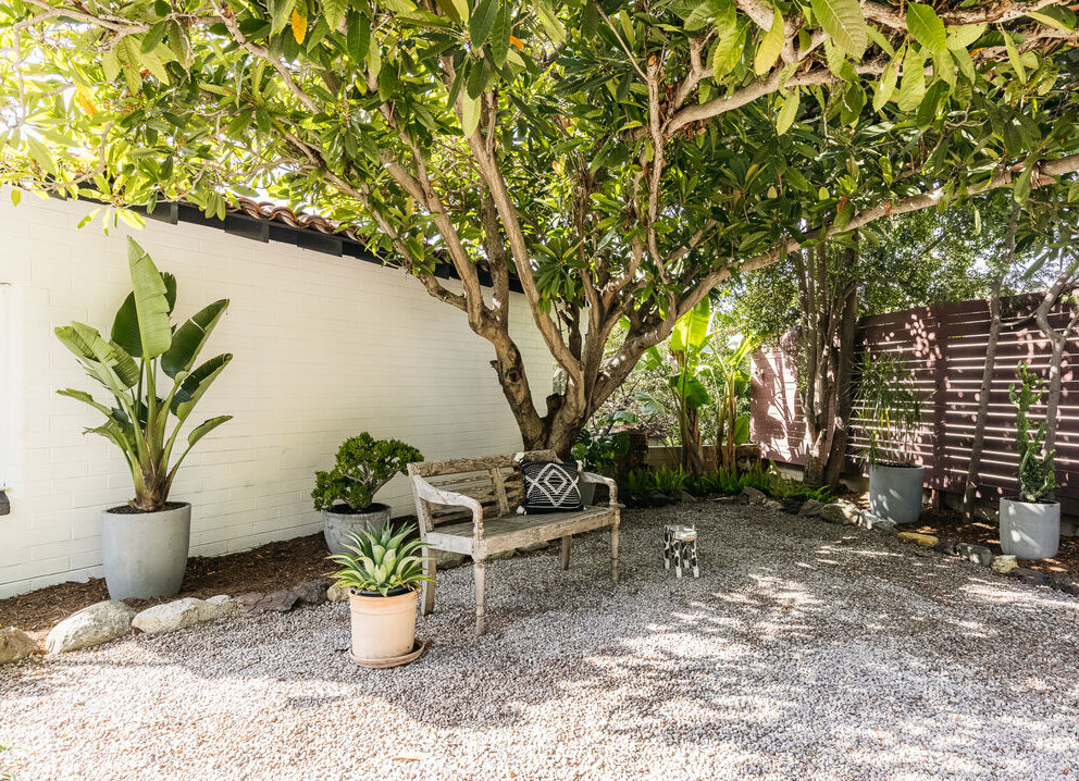 jardin gravillonné avec banc jardin gravillonné avec banc