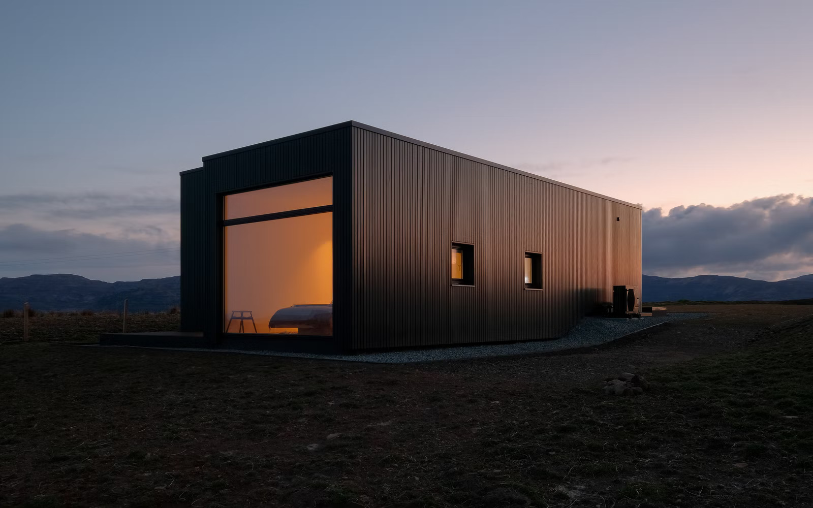 maison minimaliste en bois noir