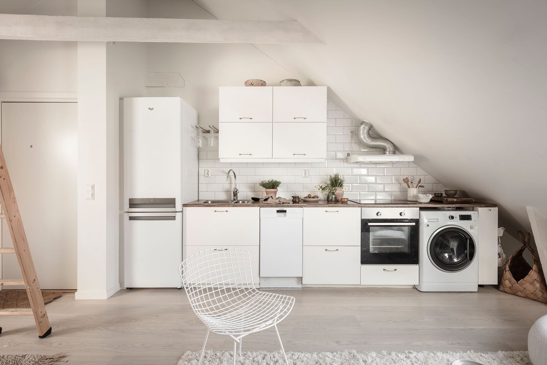 cuisine blanche sous combles