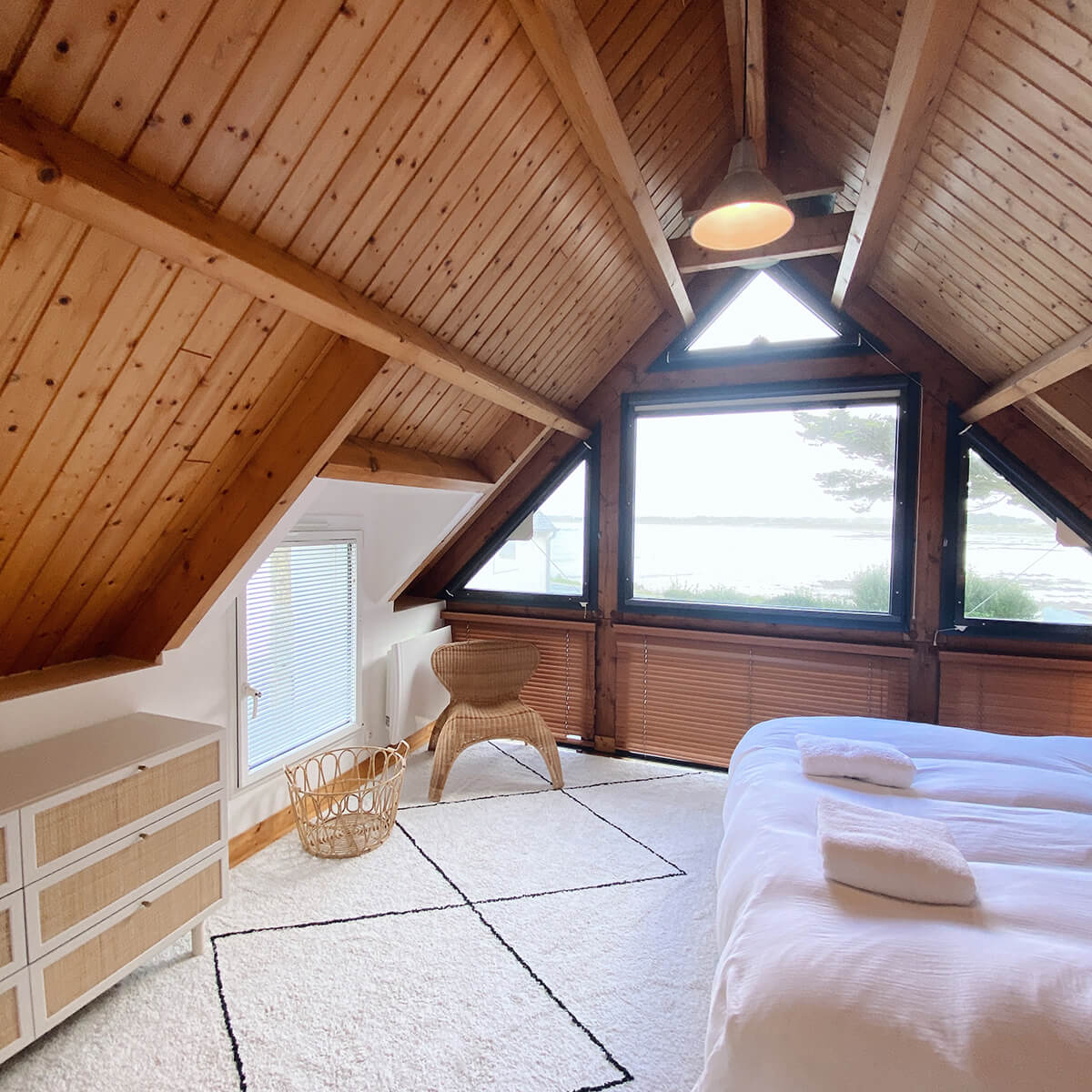 chambre sous combles lambris bois