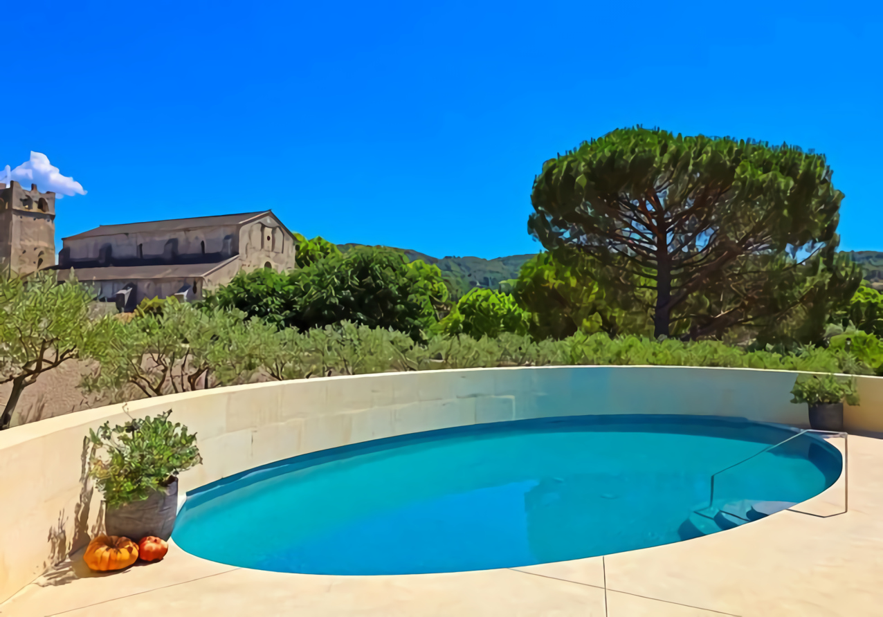 piscine ovale sur terrasse du sud