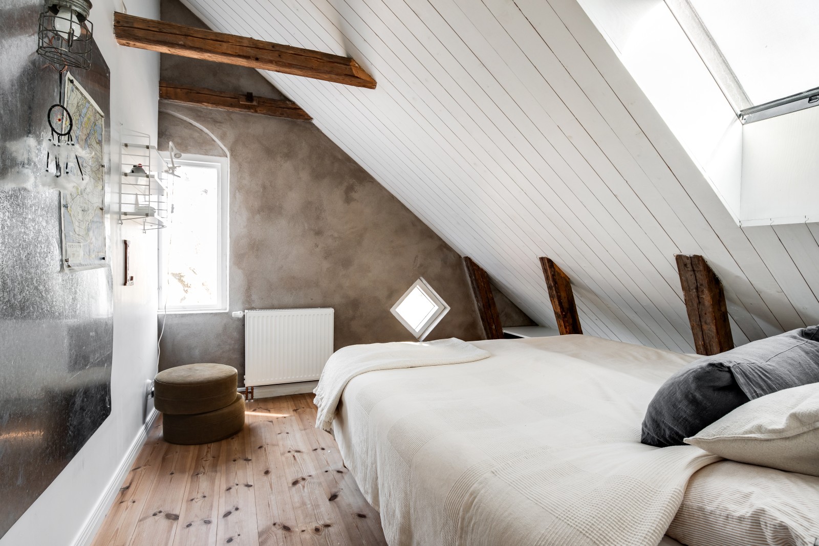 chambre sous combles maison rénovée