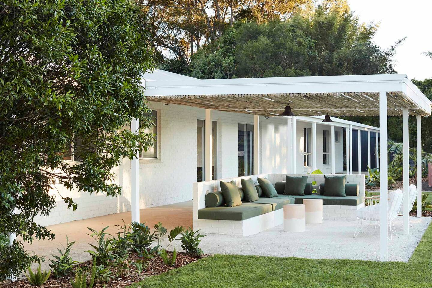 terrasse avec pergola métal blanc terrasse avec pergola métal blanc