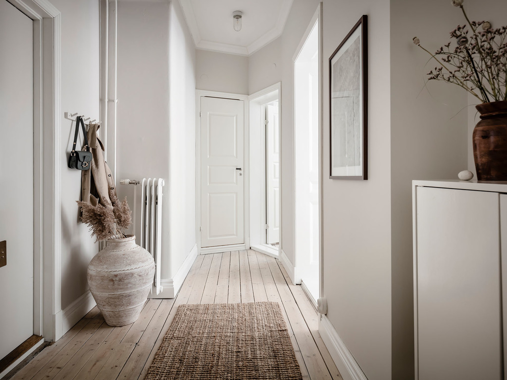 entrée avec parquet clair entrée avec parquet clair