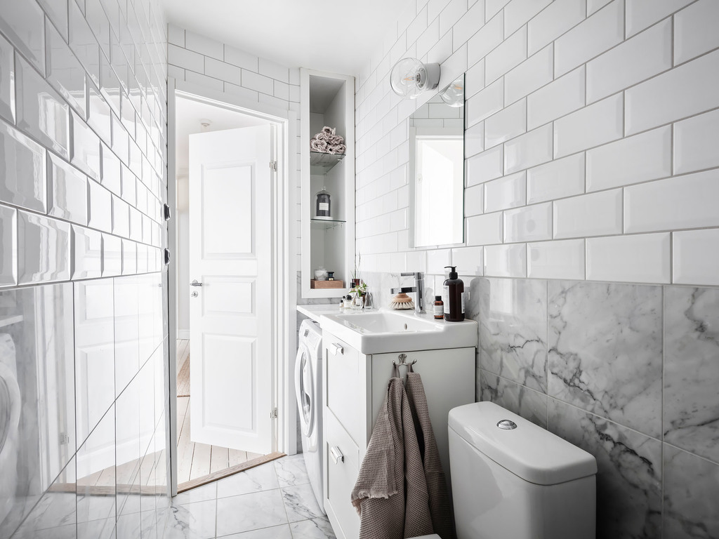 salle de bain avec carrelage blanc et marbre salle de bain avec carrelage blanc et marbre