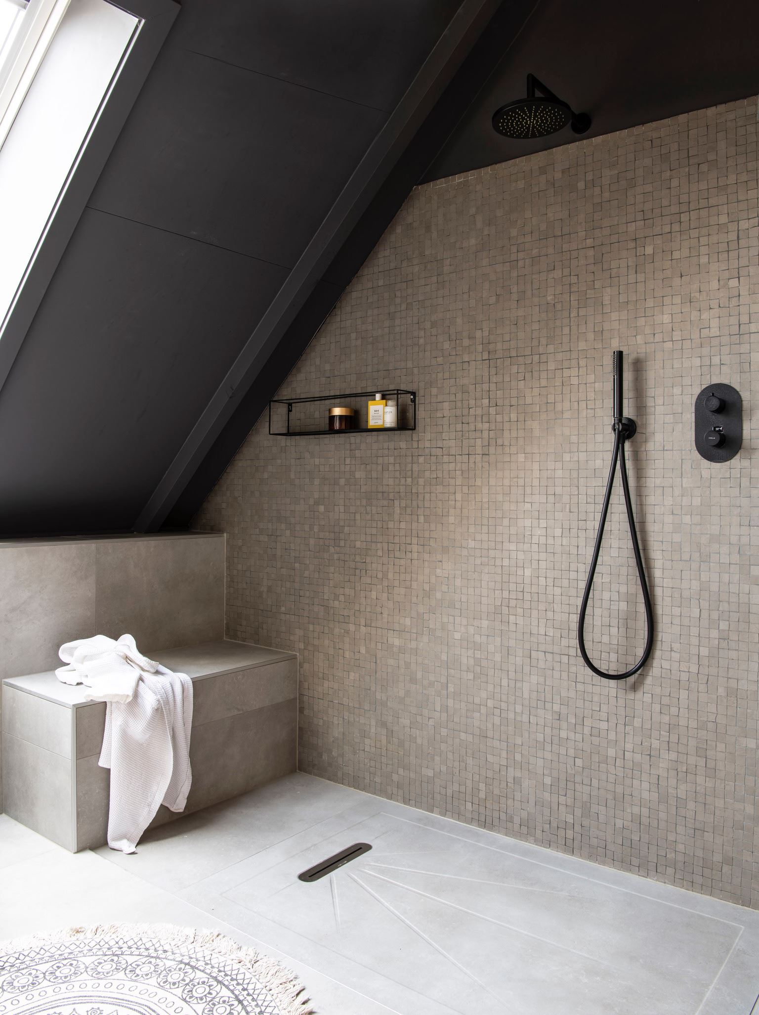 salle de bain avec douche sous combles salle de bain avec douche sous combles