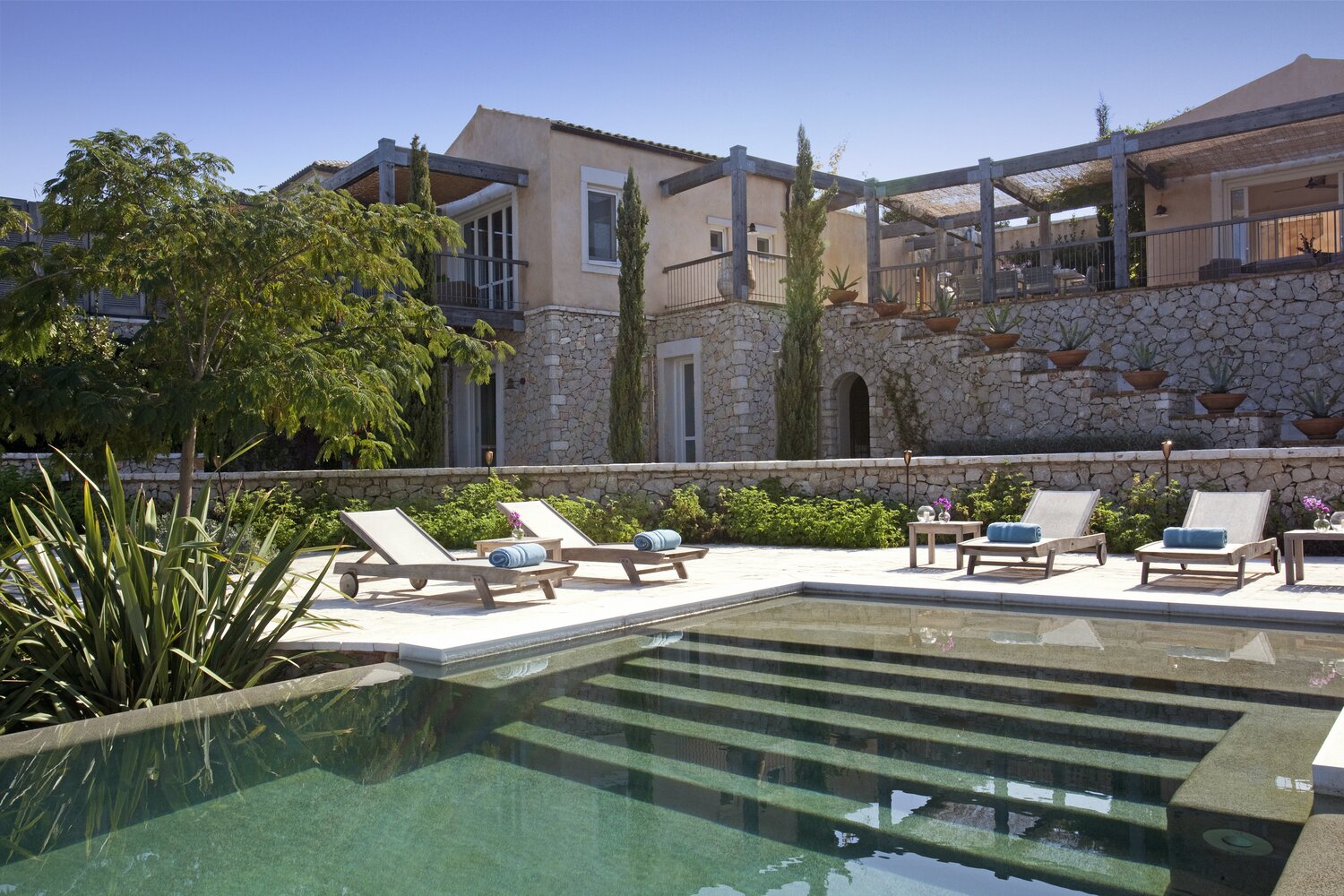 maison Corfou avec terrasses et piscine