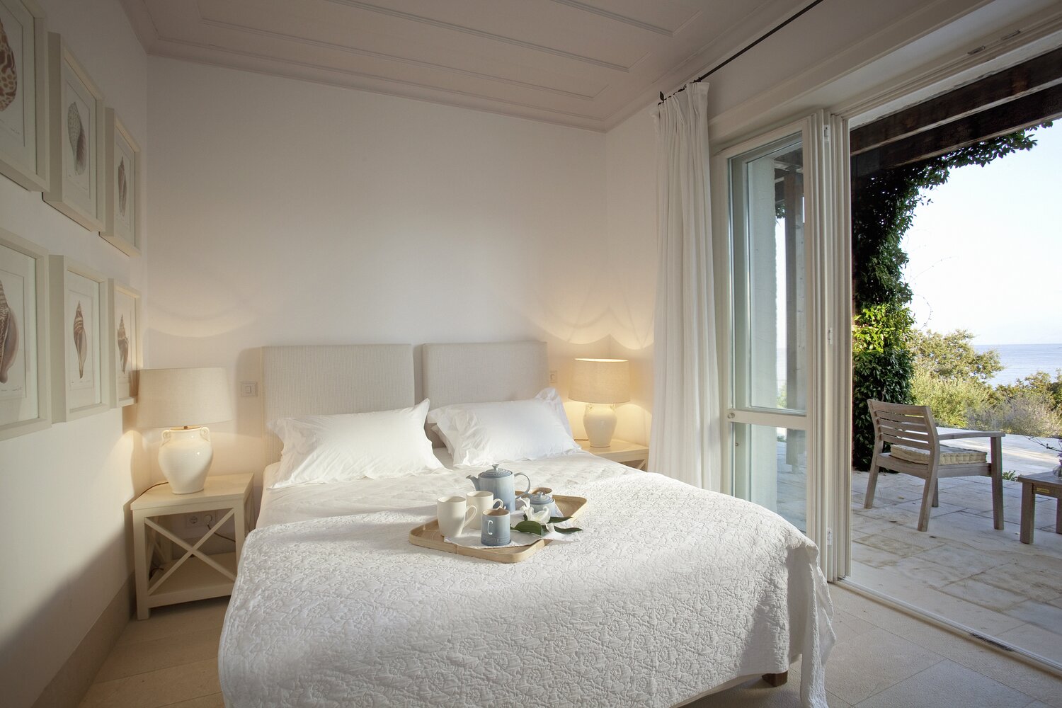 chambre avec terrasse en pierres