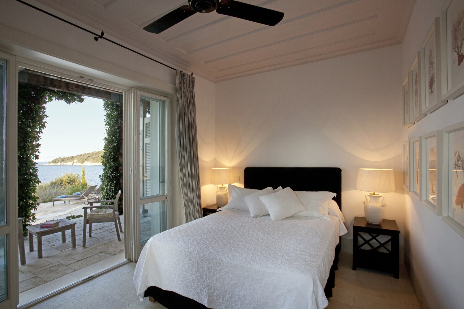 chambre avec terrasse en pierres maison Corfou