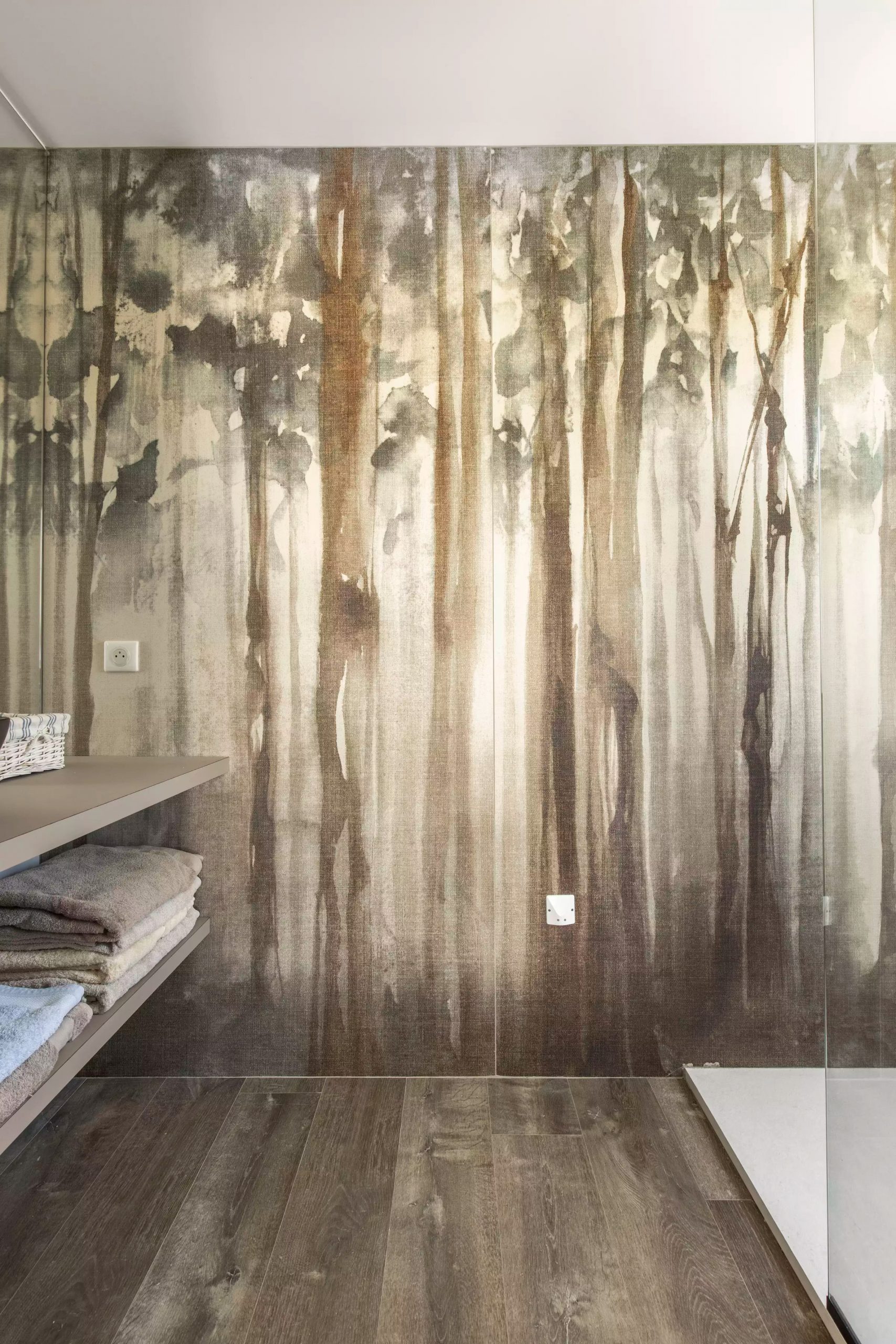 salle de bain avec papier-peint arbres salle de bain avec papier-peint arbres