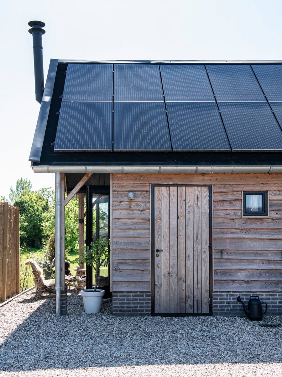mini maison bois toit panneaux solaires mini maison bois toit panneaux solaires