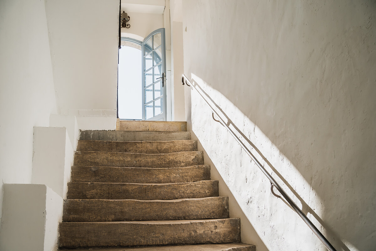 escalier ancien maison en pierres rénovée escalier ancien maison en pierres rénovée