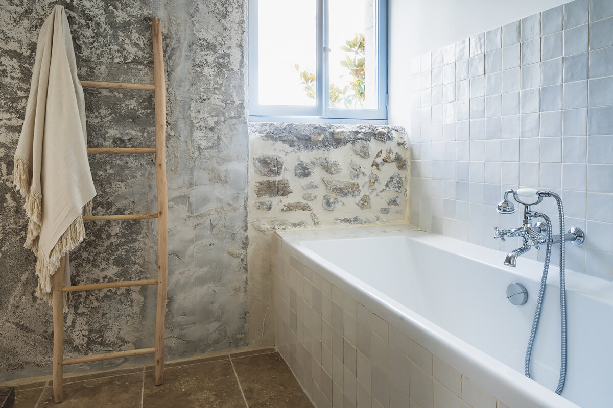 salle de bain maison en pierres rénovée salle de bain maison en pierres rénovée