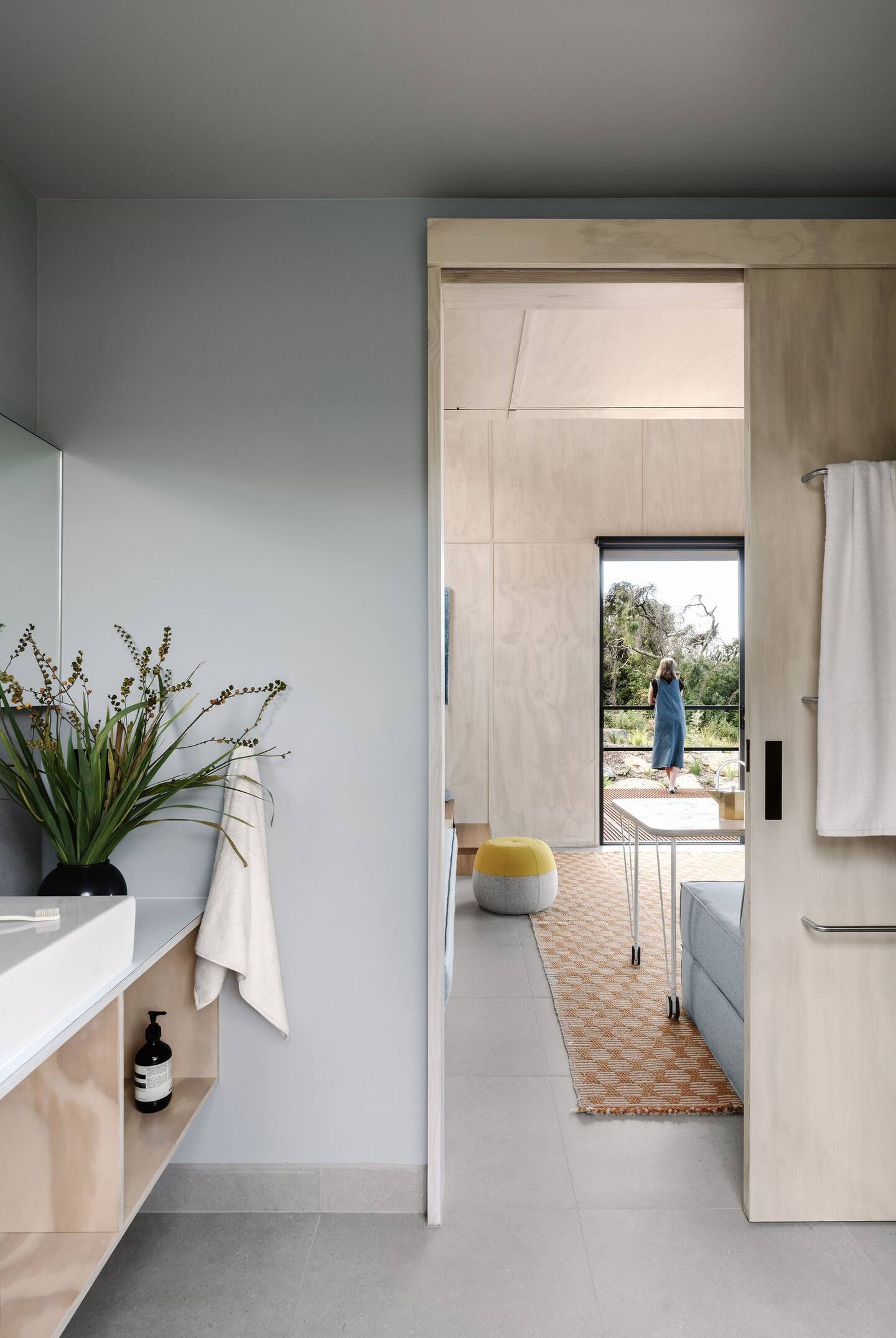 salle de bain design grise et bois clair salle de bain design grise et bois clair
