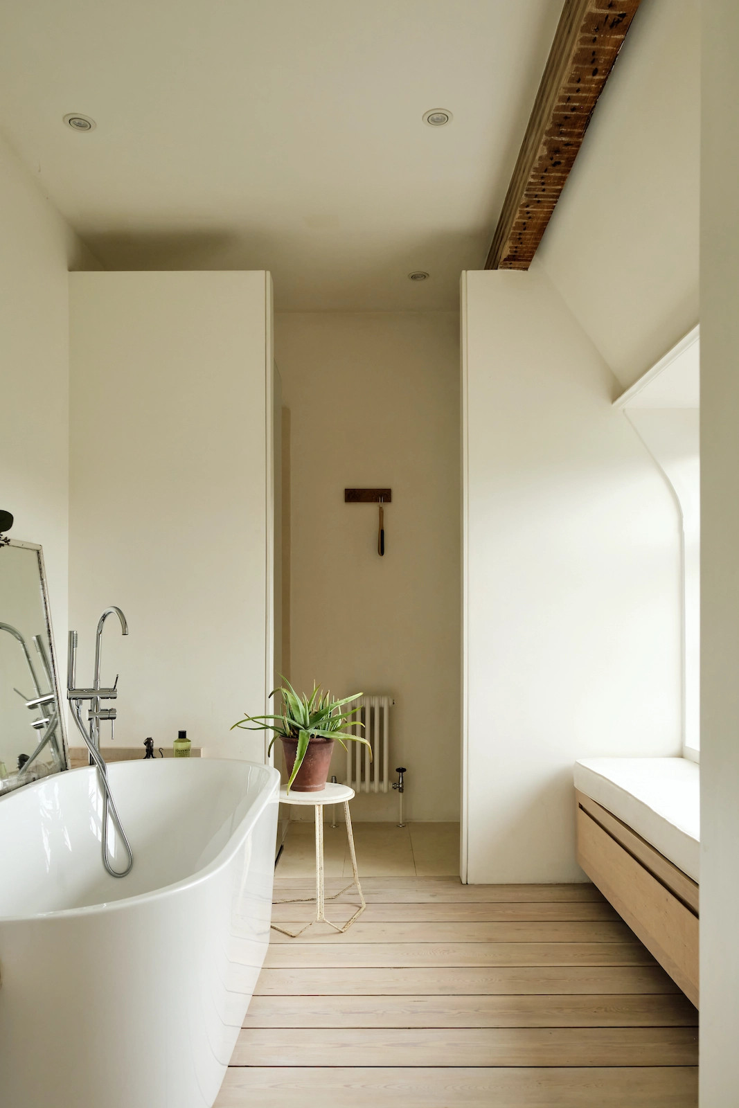 salle de bain design avec poutres salle de bain design avec poutres