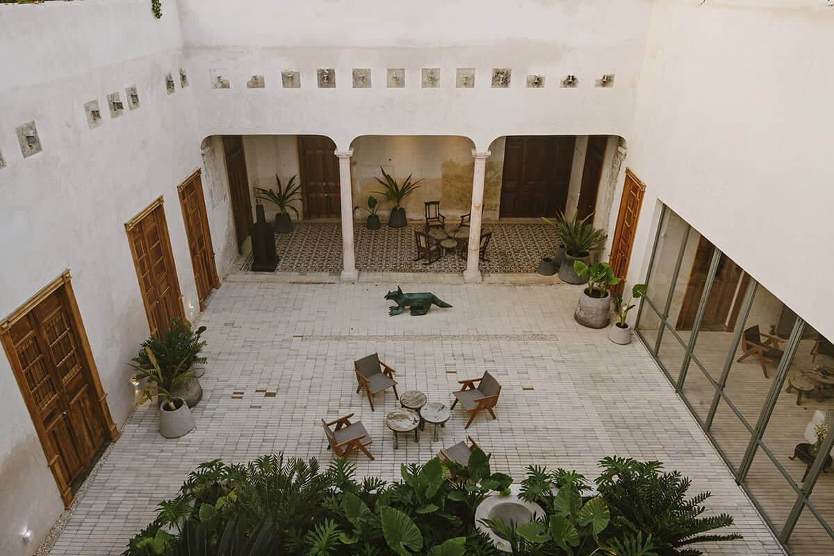 cour intérieure maison ancienne