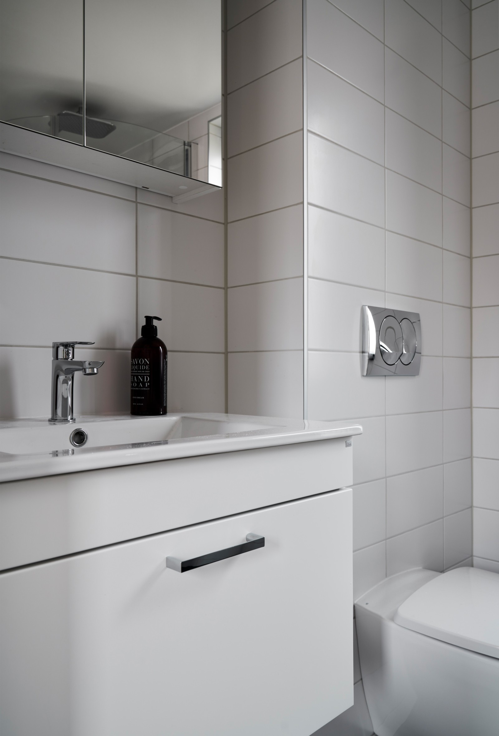 salle de bain design blanche