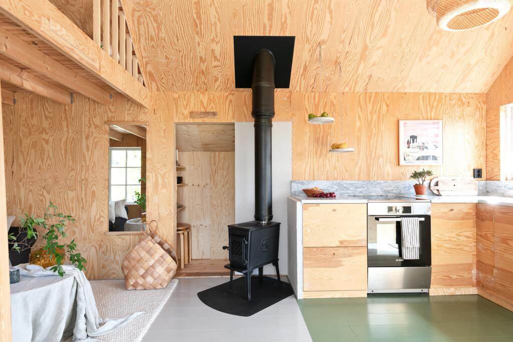 cuisine équipée dans maison en bois cuisine équipée dans maison en bois